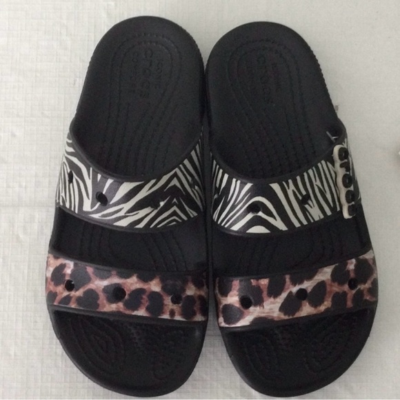 Crocs Women Classic Graphic Two-Strap Sandals Black & Multi color Size 4 - Picture 1 of 8